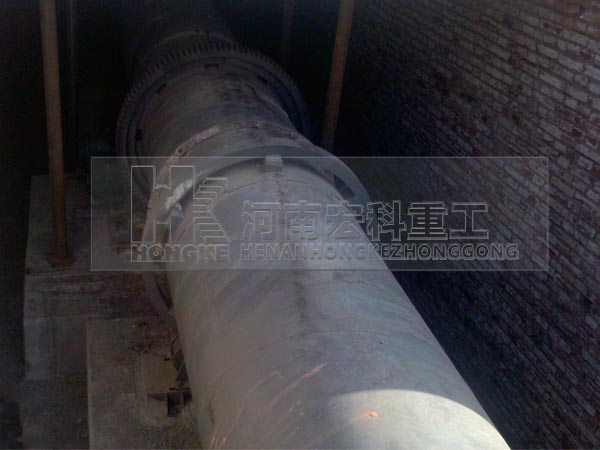 新疆哈密雙段陶?；剞D(zhuǎn)窯生產(chǎn)現(xiàn)場
